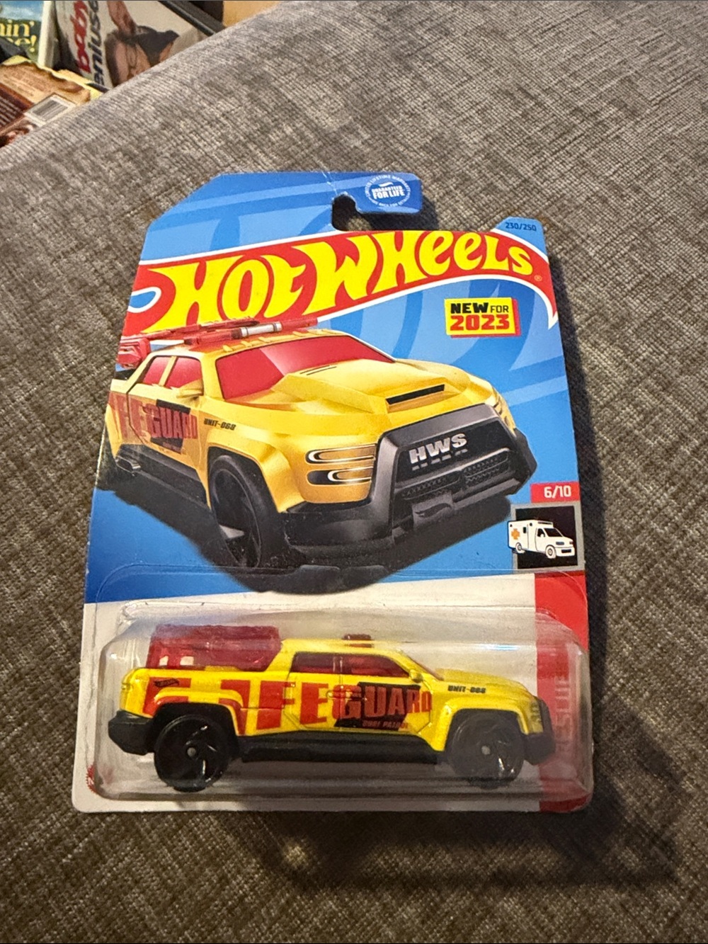 Hot Wheels HW Rapid Response 6/10 Yellow Fire Guard Rescue Truck New